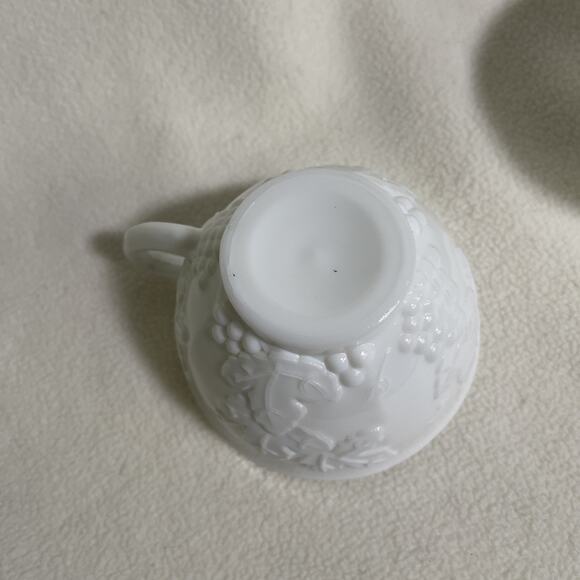 Vintage Indiana Glass Colony Harvest Grape Pattern Milk Glass Cups- Set Of 4 - Picture 5 of 8